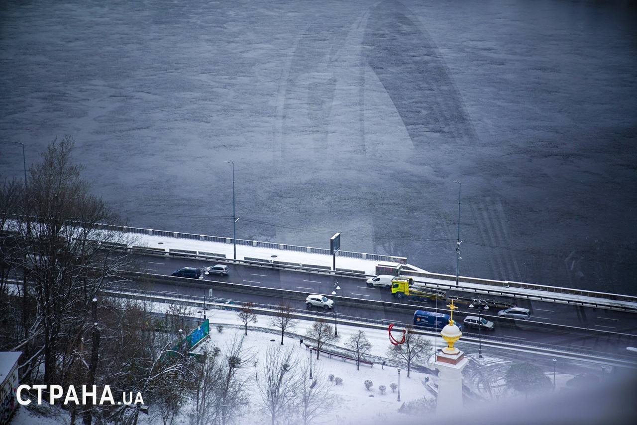 Фото (5) заснеженного Киева. Источник - "Страна"