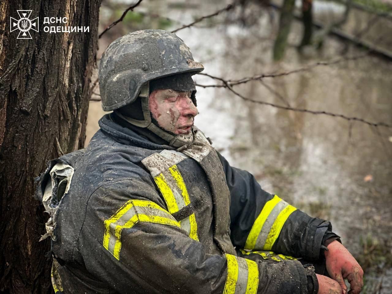 Фото спасателя после завершения операции. Источник - ГСЧС