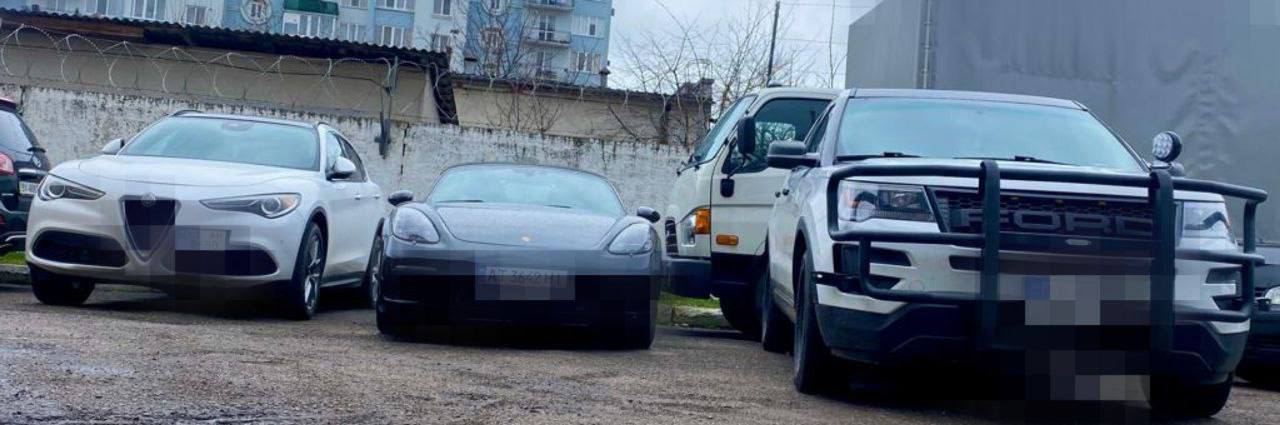 Фото приобретённых автомобилей. Источник - Прокуратура